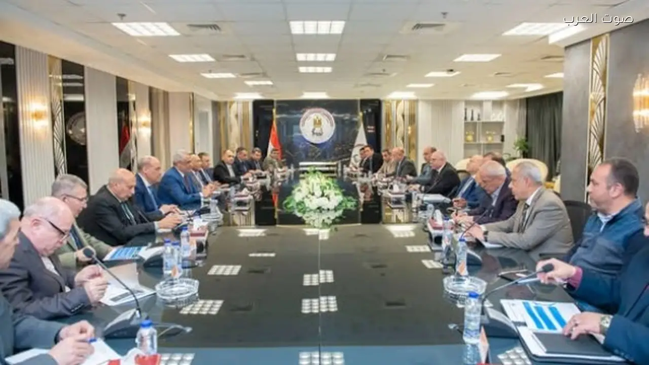 وزير الإنتاج الحربي ومحافظ القاهرة يبحثان التعاون في النقل الأخضر