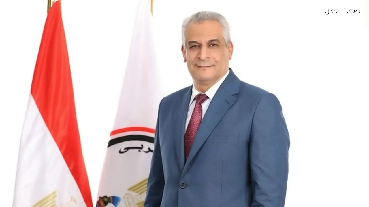 وزير الإنتاج الحربي يهنئ البابا تواضروس بعيد القيامة