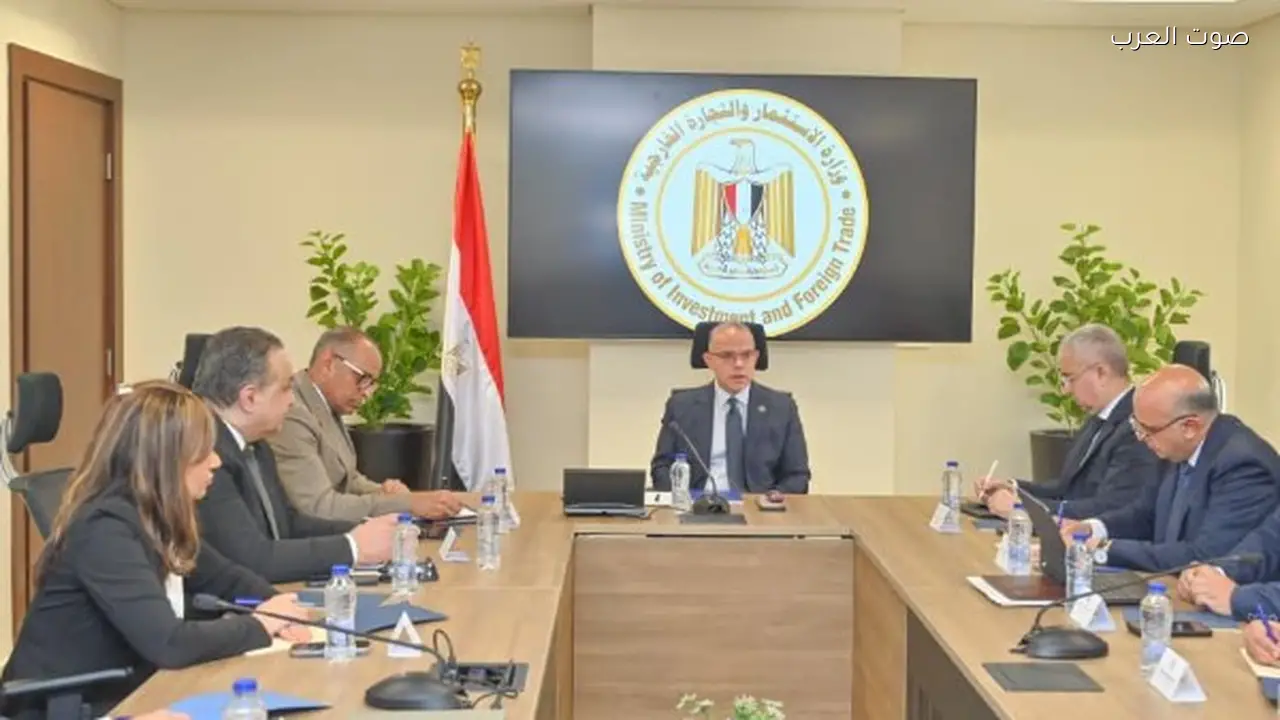 وزير الاستثمار يراجع أداء الهيئات ويشدد على تسريع التحول الرقمي