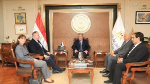 وزير التعليم العالي يناقش إنشاء فرع جامعة إيست لندن في 1