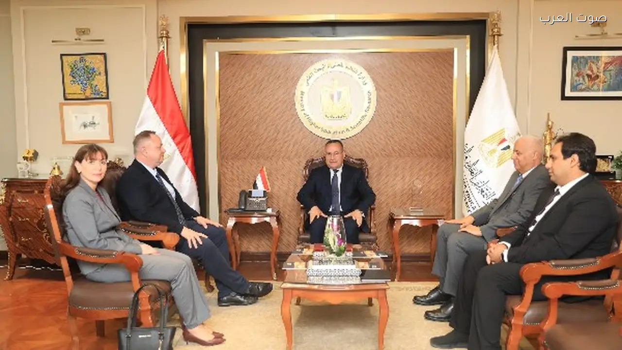 وزير التعليم العالي يناقش إنشاء فرع جامعة إيست لندن في مصر