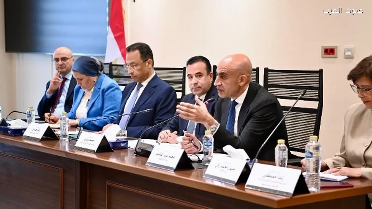 وزير التعليم يعلن دراسة تخصيص باقات رقمية آمنة للطلاب تحت 18 عاماً