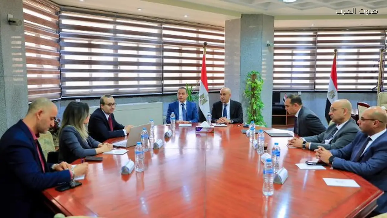 وزير التعليم يناقش إدراج “الثقافة المالية” في المناهج مع رئيس الرقابة المالية