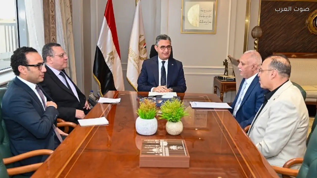 وزير التموين يناقش تطوير التجارة الداخلية مع البدالين والموزعين