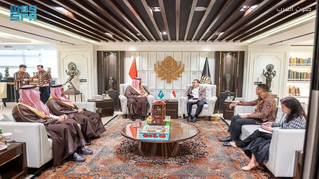 وزير الثقافة يزور متحف إندونيسيا الوطني في جاكرتا