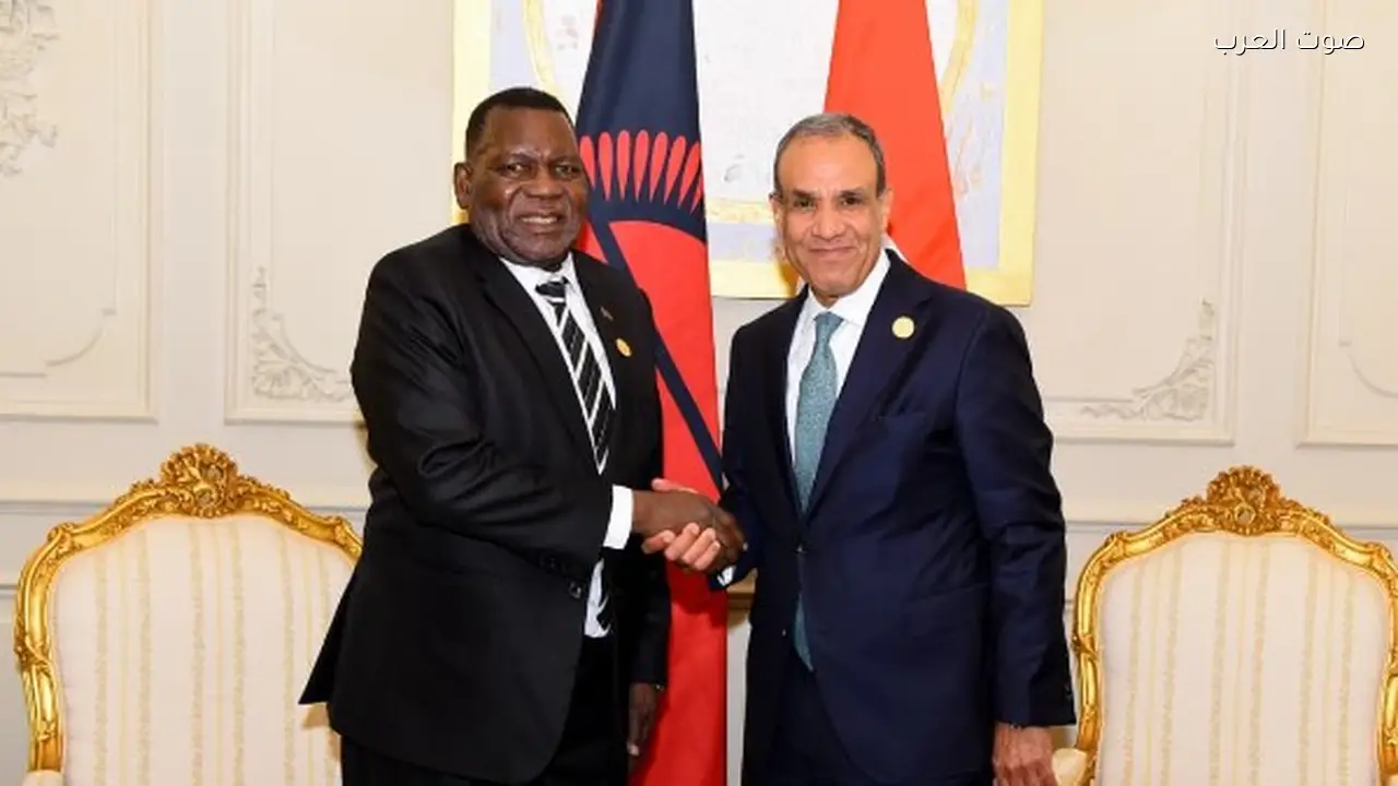 وزير الخارجية يناقش تعزيز العلاقات الاقتصادية مع نظيره المالاوي