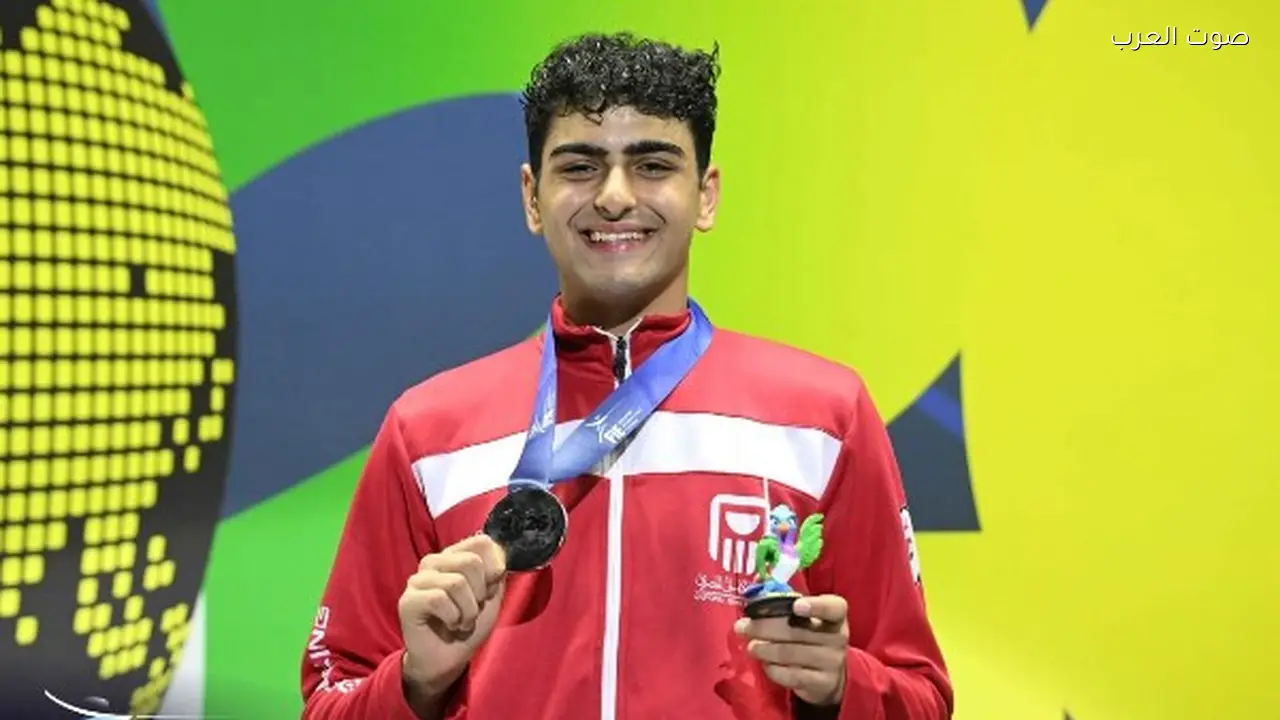وزير الرياضة يهنئ عبدالرحمن طلبه بعد فوزه بفضية سلاح الشيش