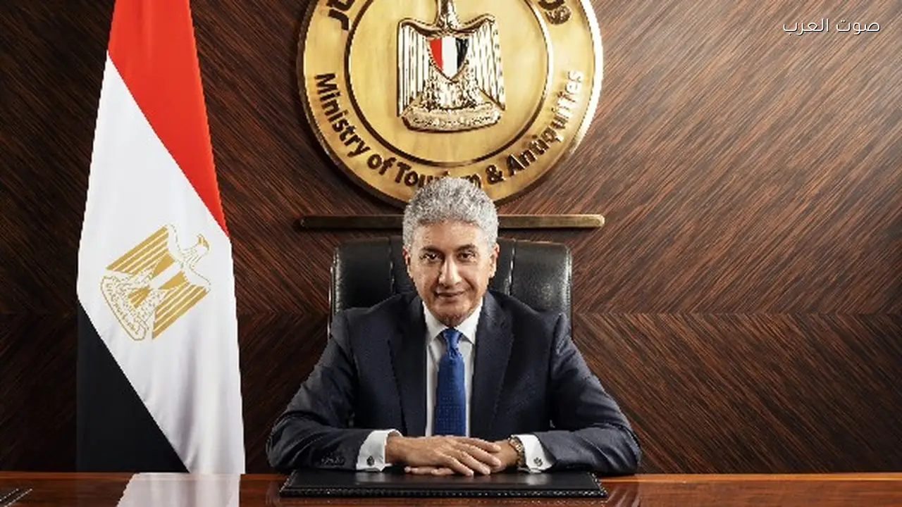 وزير السياحة يهنئ البابا تواضروس بعيد القيامة المجيد