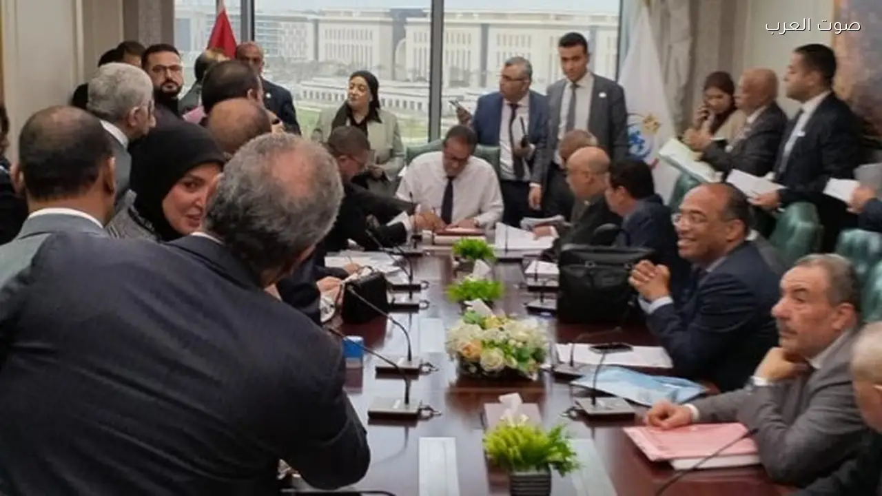 وزير الصحة يجتمع أسبوعياً مع نواب البرلمان المصري