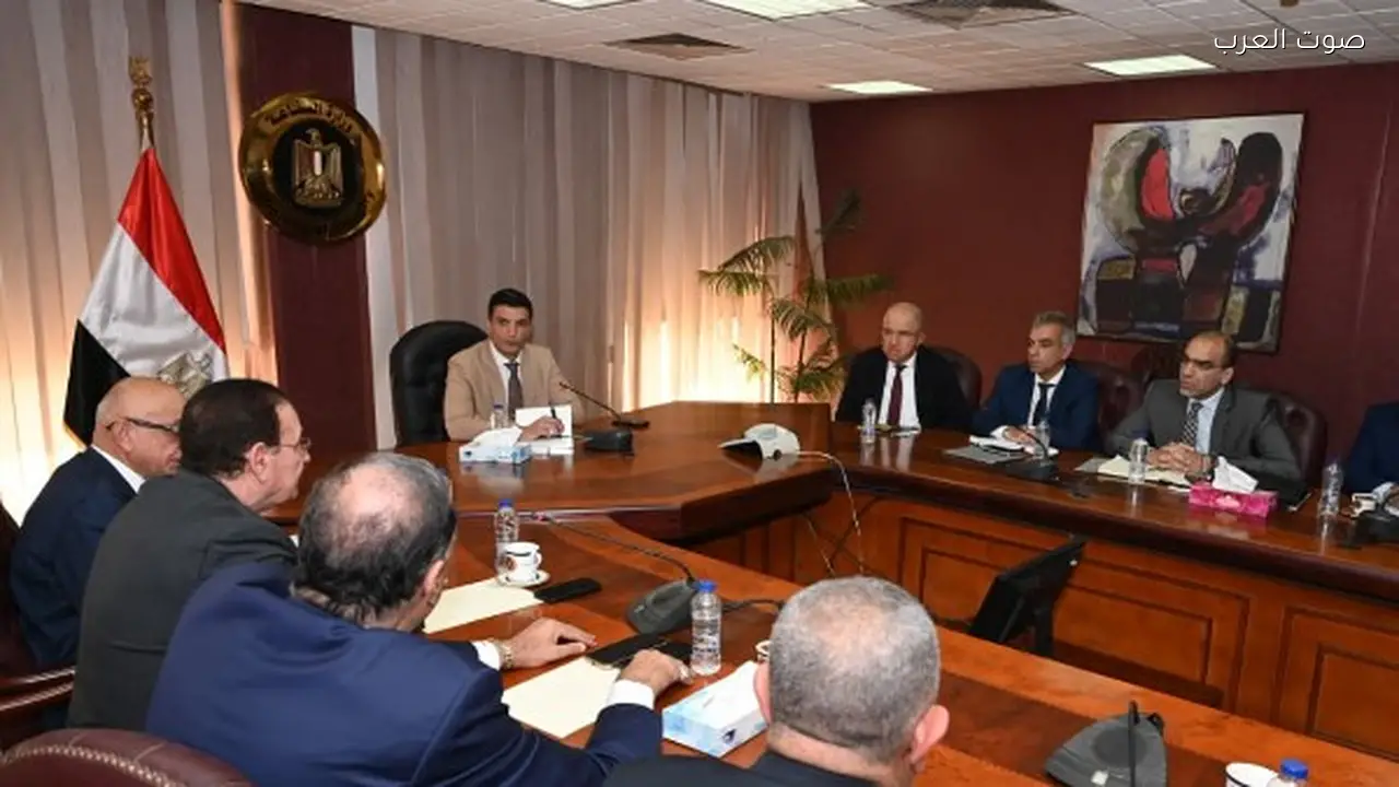 وزير الصناعة يبحث مع اتحاد الصناعات تطوير قطاع التعدين وتحويل الخامات لقيمة مضافة