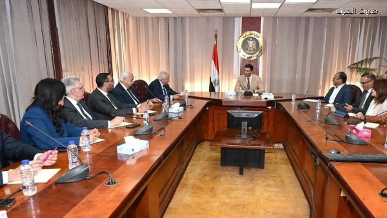 وزير الصناعة يدعو لإعادة تقييم رسوم الحديد المصري في السوق الأمريكي