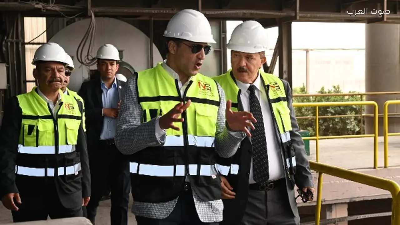 وزير الصناعة يعلن خطة لتعميق الصناعة وزيادة الصادرات من السويس