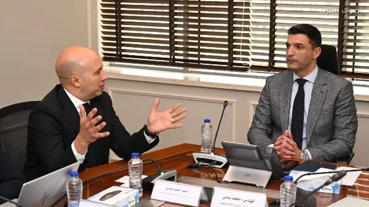 وزير الصناعة يناقش خطة لتعزيز الاستثمارات ودعم الصادرات