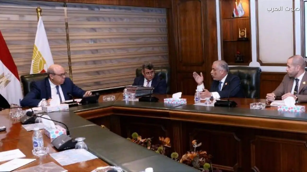 وزير الطيران يلتقي نواب البرلمان لتطوير المنظومة الجوية