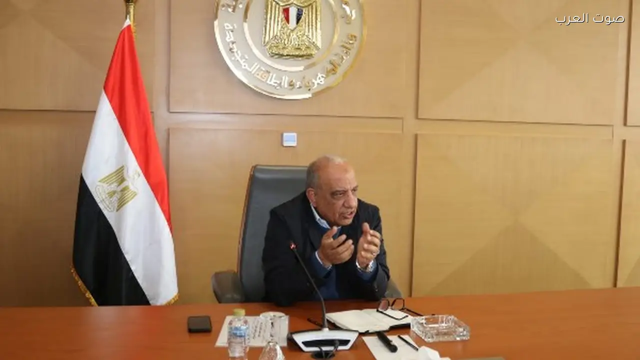 وزير الكهرباء: 4700 ميجاوات ساعة و980 ألف متر مكعب وقود وفرتهم بسبب العمل عن بعد