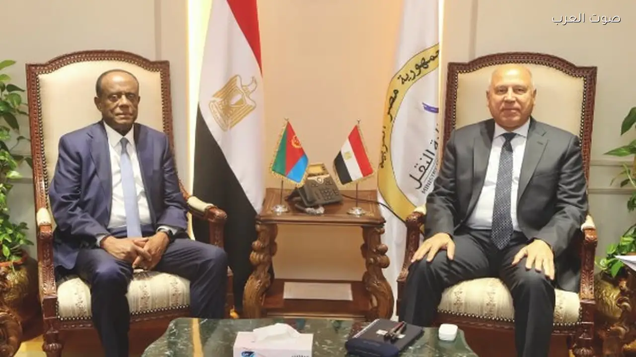 وزير النقل يلتقي المستشار الاقتصادي للرئيس الإريتري لتعزيز التعاون