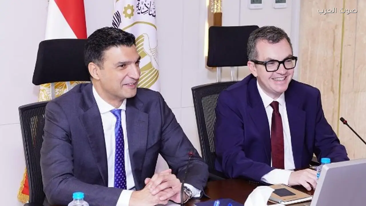 وزيرا التخطيط والصناعة يبحثان تسريع ترفيق المناطق الصناعية لتعزيز الاستثمارات