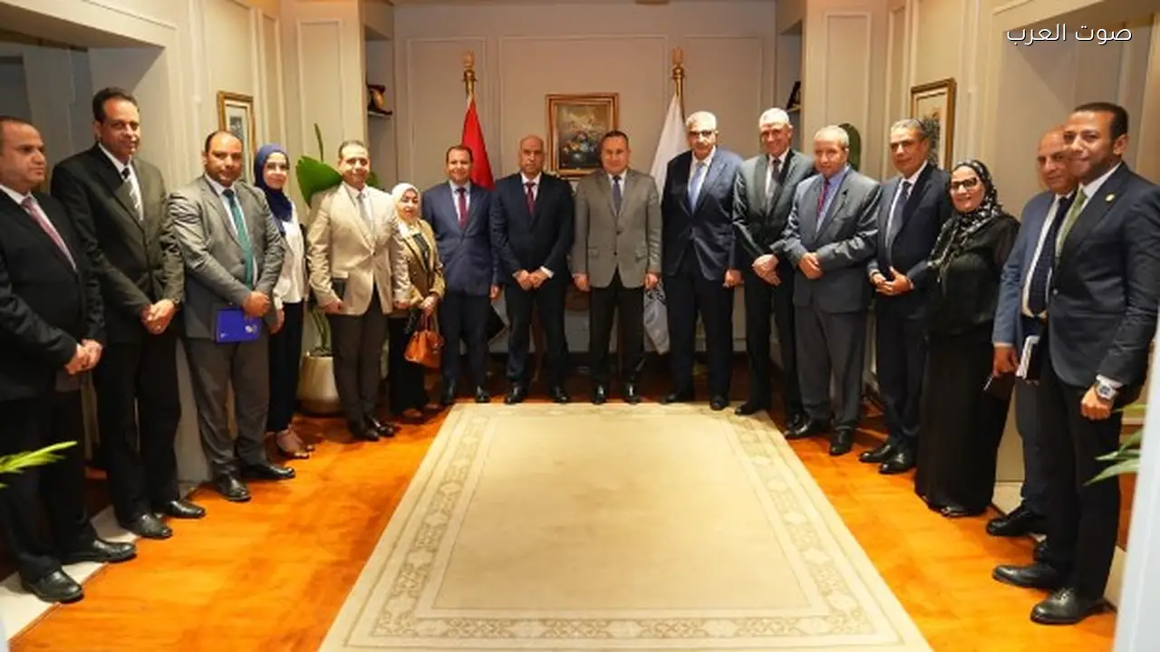 وزيرا التعليم العالي والعمل يناقشان تأهيل كوادر في السلامة والصحة المهنية