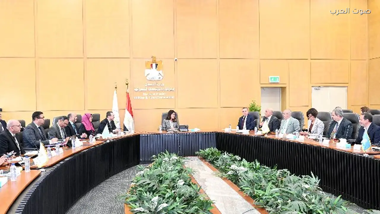 وزيرة الإسكان تبحث مع HDP زيادة مبيعات مشروعات المدن الجديدة