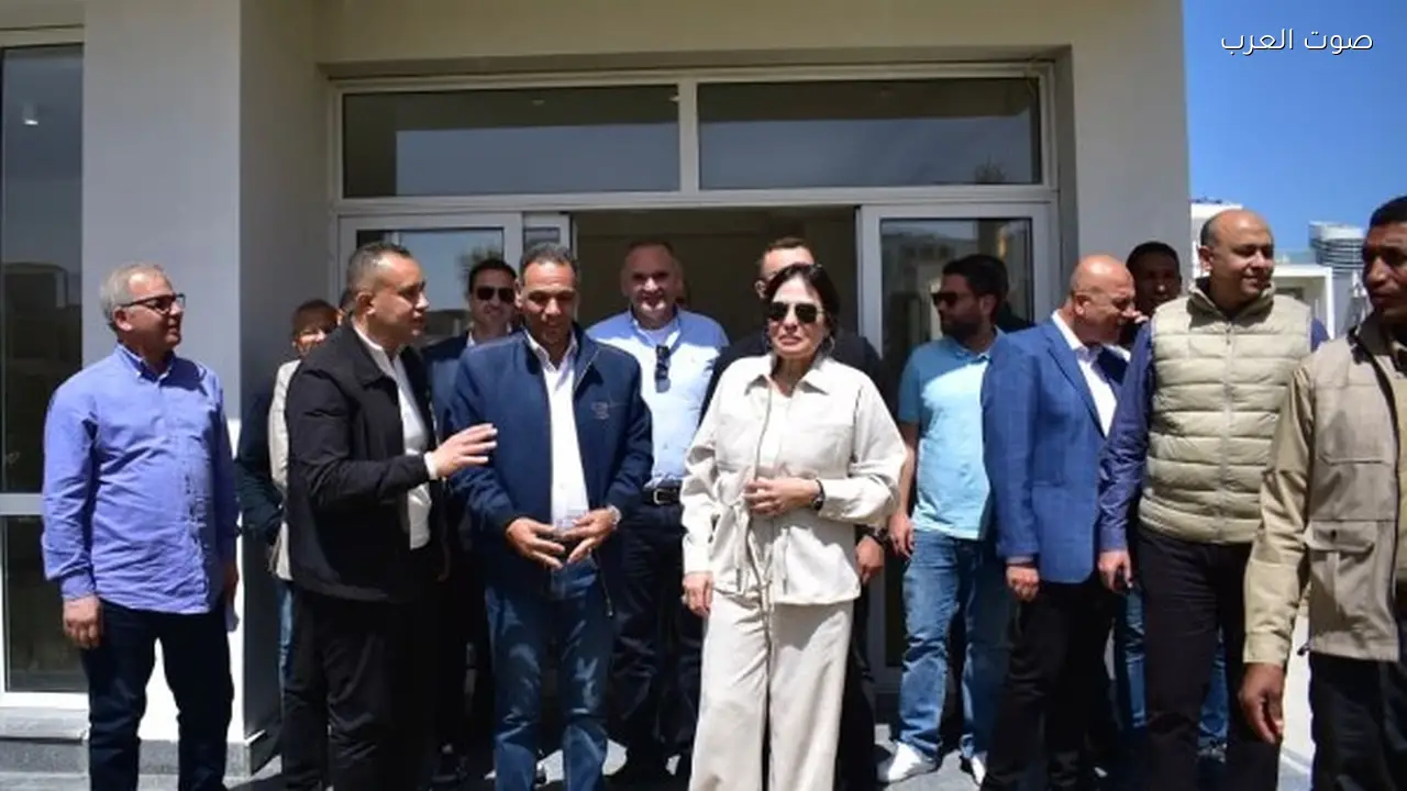 وزيرة الإسكان تتابع مشاريع الأبراج الشاطئية بالعلمين الجديدة
