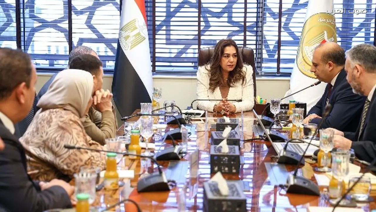 وزيرة التنمية المحلية تبحث إنشاء مصنع للوقود الحيوي من المخلفات وزيوت الطعام