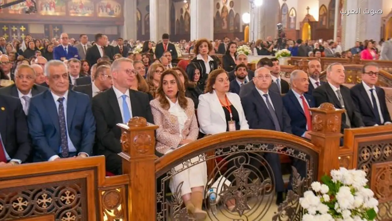 وزيرة التنمية المحلية تحضر قداس عيد القيامة بالكاتدرائية المرقسية