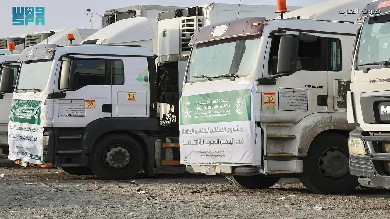 وصول 9 شاحنات إغاثية جديدة إلى عدن من «سلمان للإغاثة»
