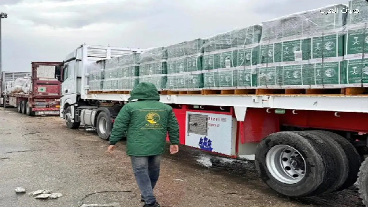 وصول قافلة مساعدات إنسانية جديدة من المملكة إلى قطاع غزة