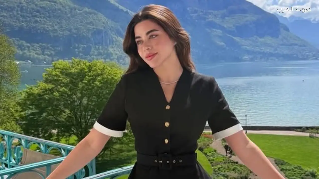 يارا السكري تتألق بإطلالة صيفية أثناء إجازتها في فرنسا