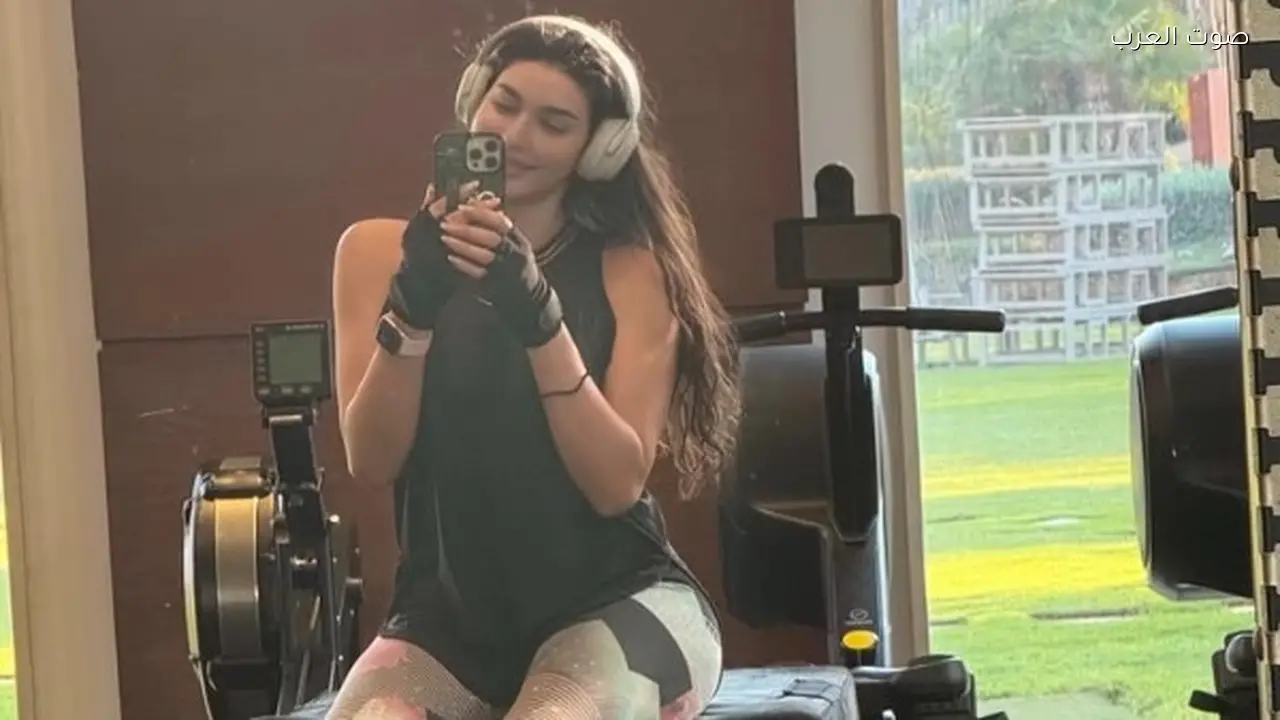 ياسمين صبري تظهر رشاقتها ولياقتها في الجيم