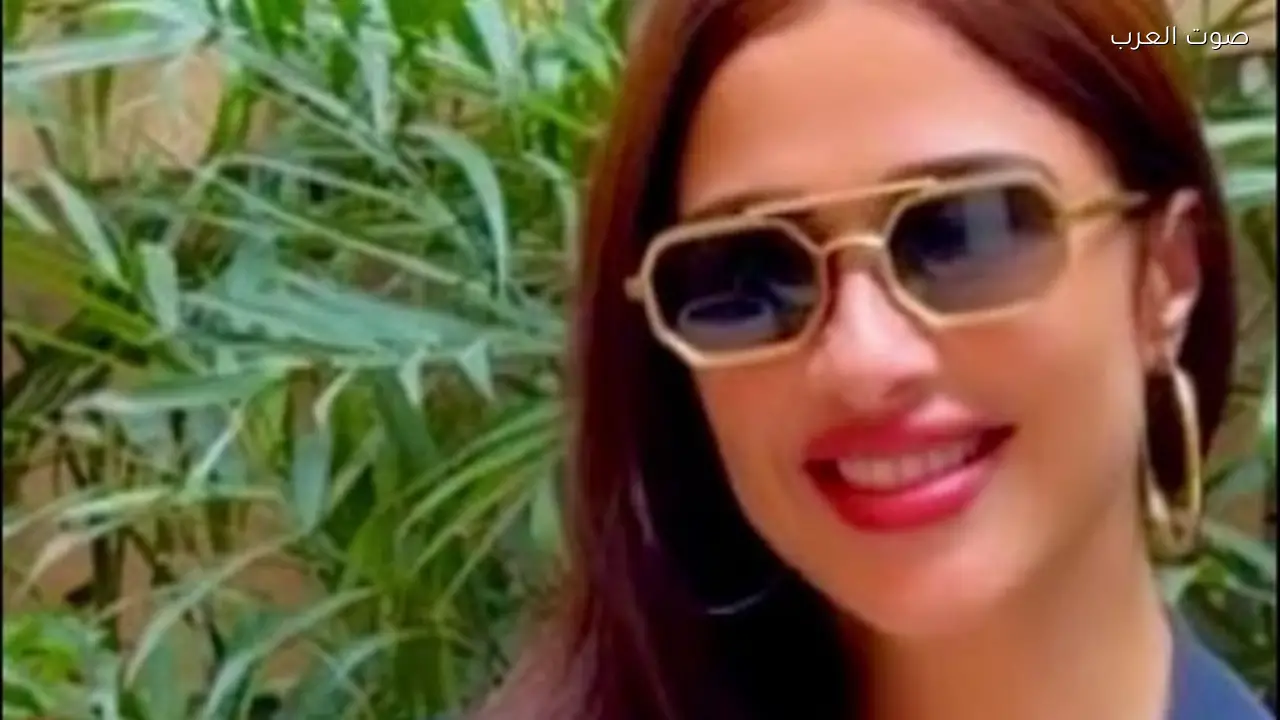 ياسمين عبد العزيز تتألق بإطلالة كاجوال جديدة