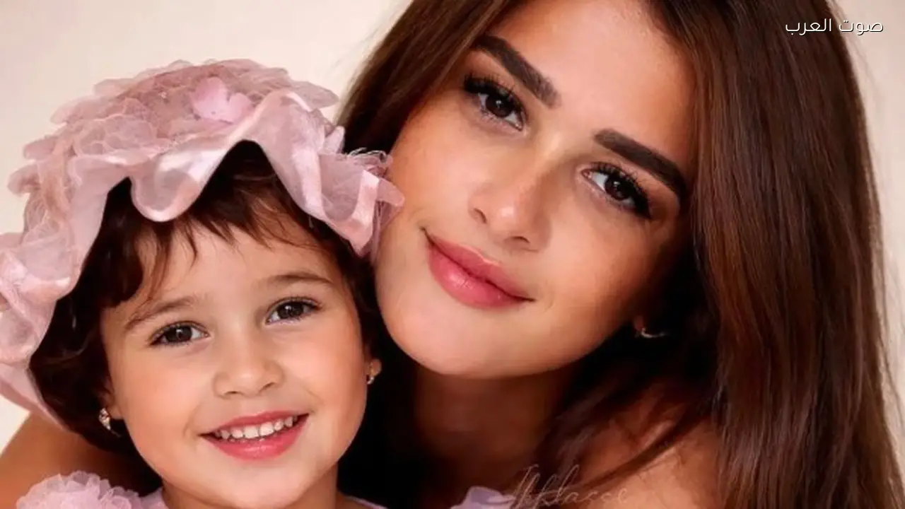 ياسمين عبد العزيز تشارك صورة من طفولتها بتقنية الذكاء الاصطناعي