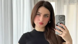 ياسمين عز تثير الجدل بإطلالة جريئة في هاف ستومك 1