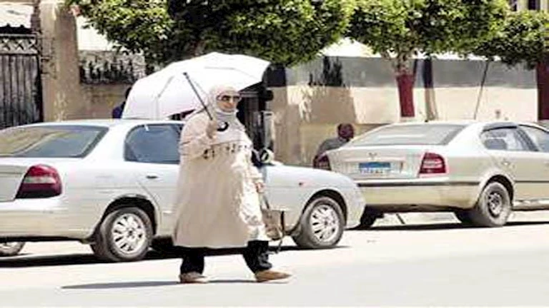 ارتفاع درجات الحرارة في محافظة المنيا اليوم الأحد وتأثيرها على الطقس