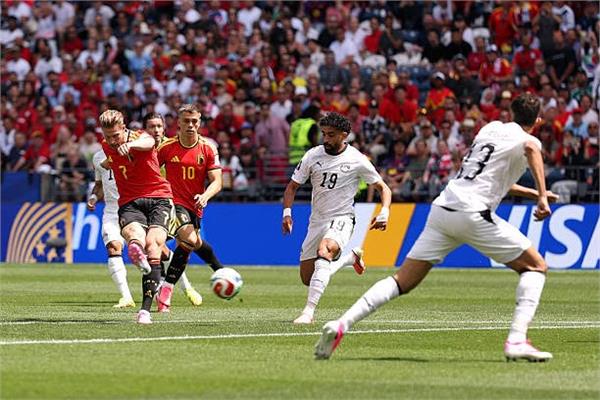 15 دقيقة.. تسديدة لدي بروين والتعادل السلبي يسيطر بين مصر وبلجيكا