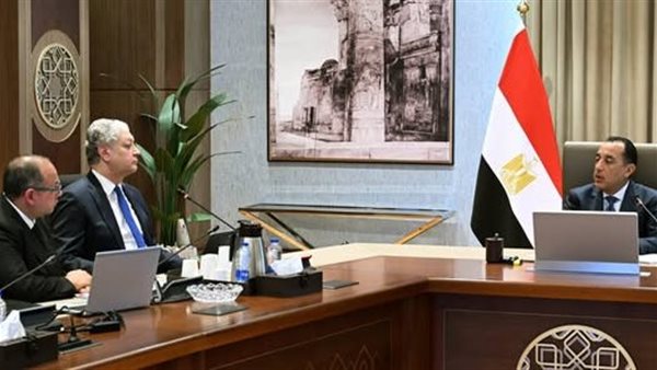 رئيس الوزراء يتابع استعدادات بدء المرحلة الثانية من المبادرة الرئاسية “حياة كريمة”