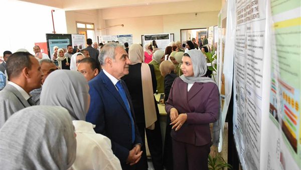 40 مشروعًا ابتكاريًا في المعرض الختامي لزراعة جامعة أسوان.. صور