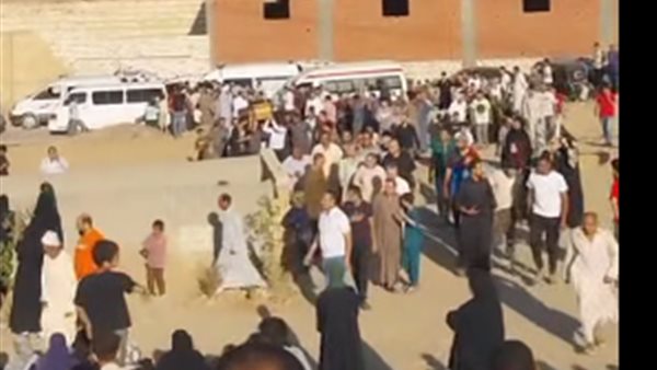 6 جثامين من أسرة واحدة.. المئات يشيعون ضحايا حادث سقوط سيارة بترعة المريوطية