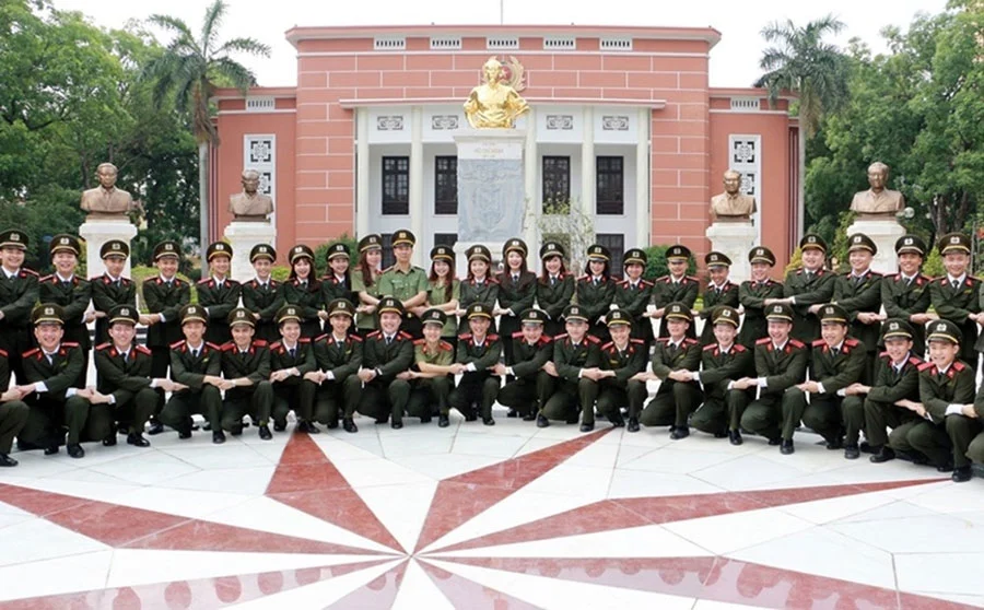Academia de Seguridad Popular: 80 años de progreso constante en la investigación teórica y profesional sobre la protección de la seguridad nacional.