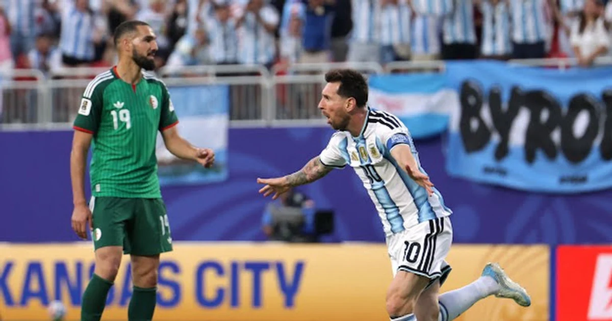 Argentina 3-0 Argelia: Lionel Messi anota un hat-trick, igualando el gran récord de Klose.