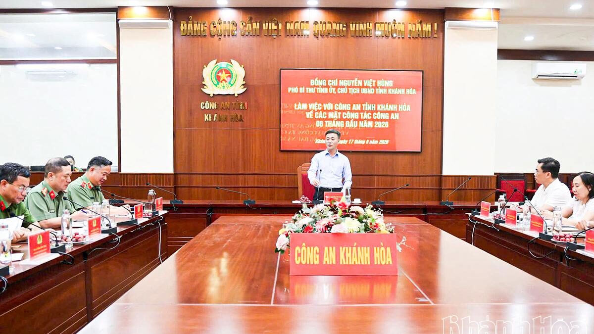 Chủ tịch UBND tỉnh Nguyễn Việt Hùng làm việc với Công an tỉnh về các mặt công tác 6 tháng đầu năm