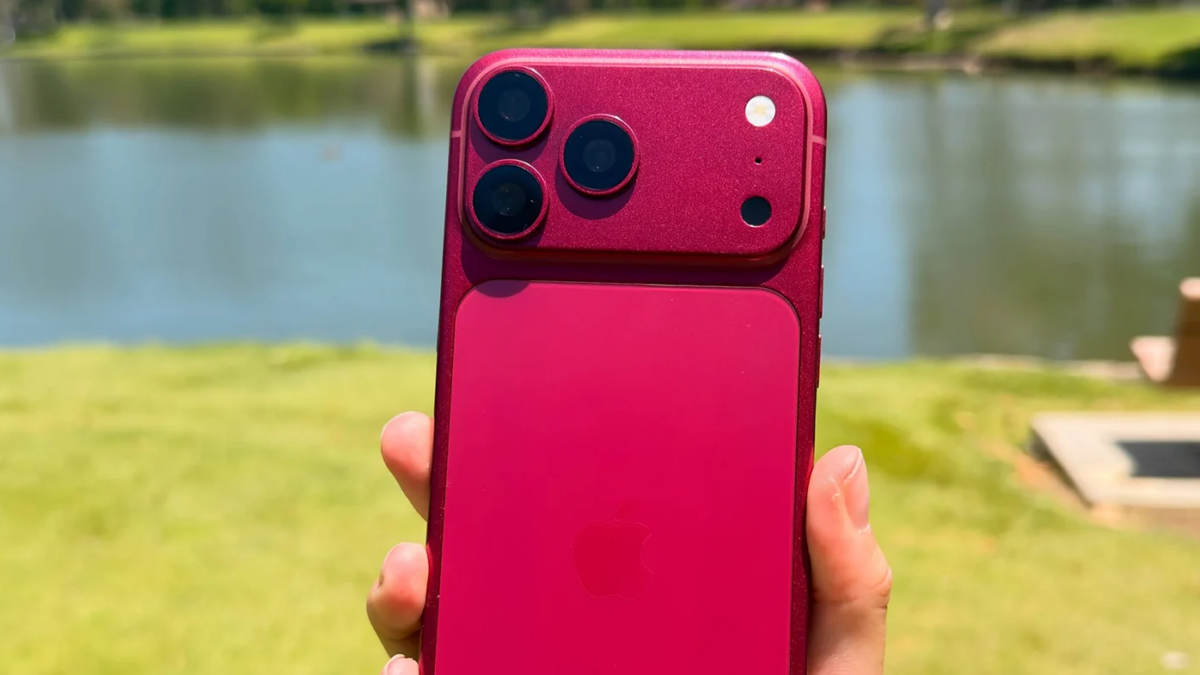 Des composants ayant fuité confirment que l’iPhone 18 Pro Max aura un design repensé.