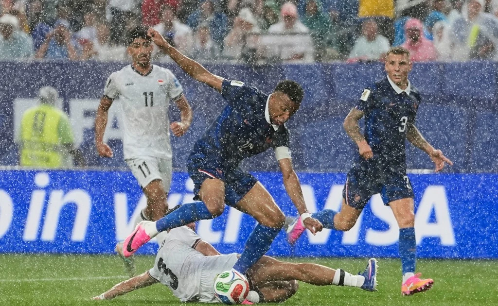 France – Irak 1-0 (Fin de la mi-temps) : La seconde mi-temps n’est pas encore prête à commencer.