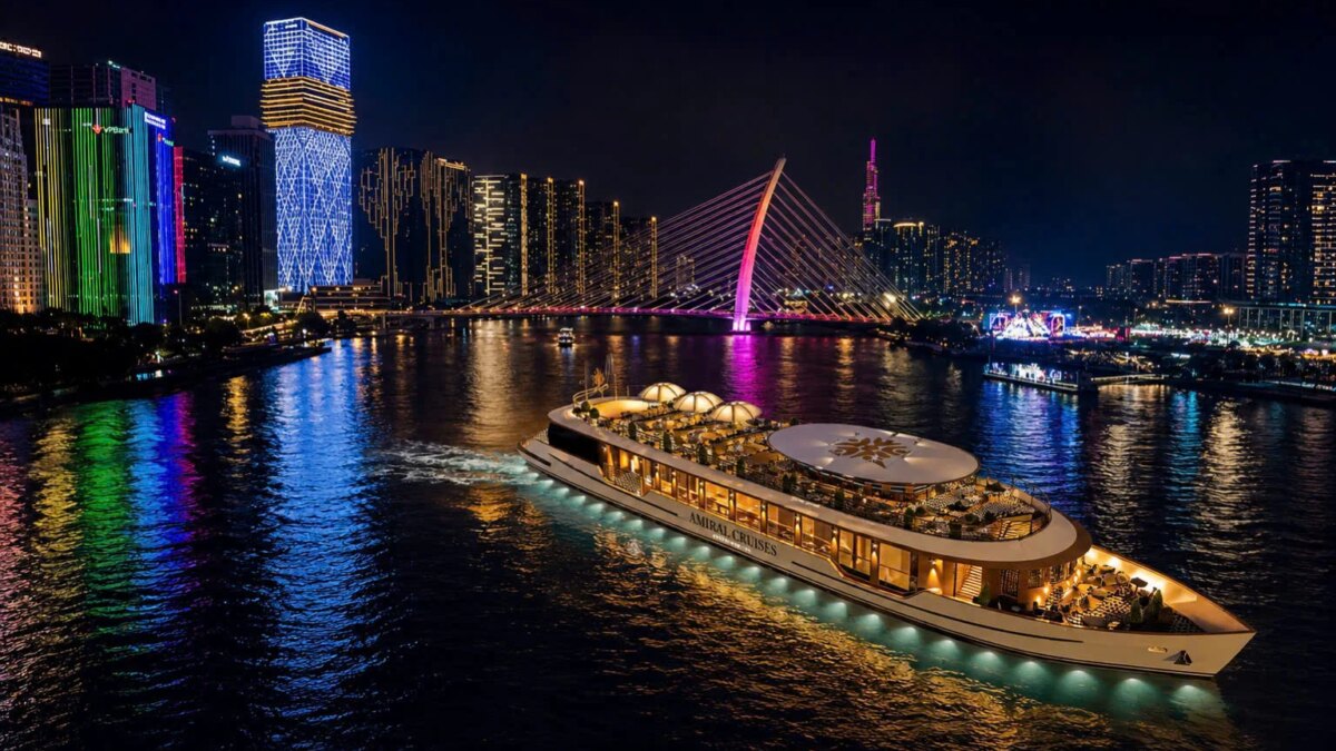 Kota Ho Chi Minh kini memiliki produk wisata baru: menjelajahi Sungai Saigon.