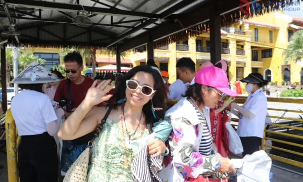 Menyesuaikan target pertumbuhan sektor pariwisata.