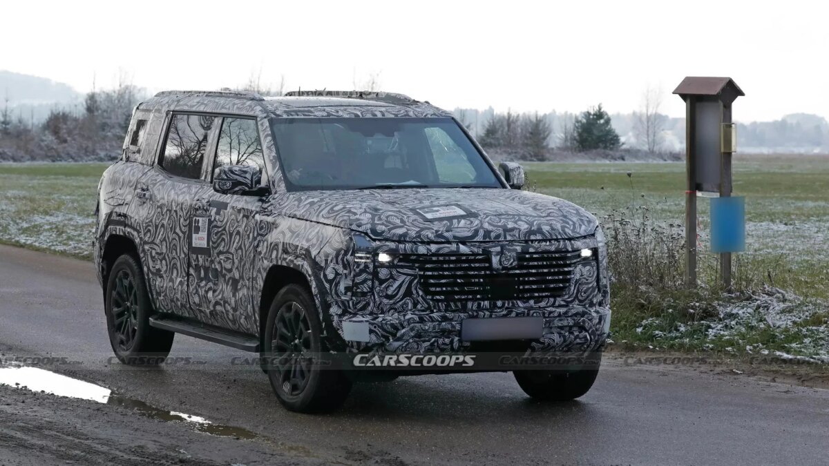 Mitsubishi Pajero akan dihidupkan kembali, menargetkan segmen yang sama dengan Toyota Land Cruiser.