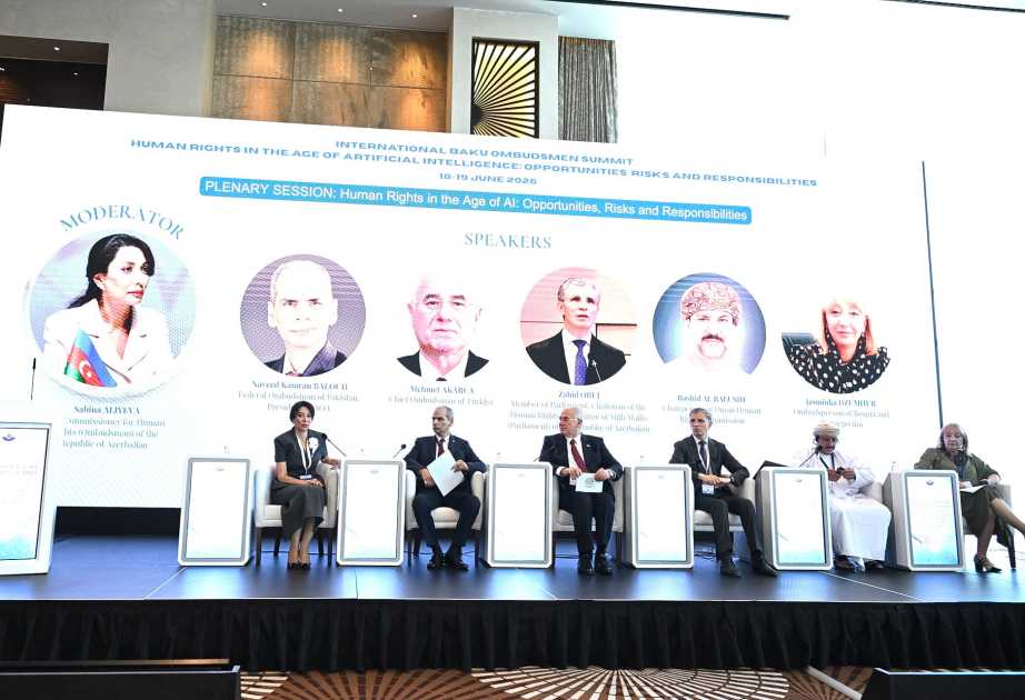 Plenar sessiyada süni intellekt və insan hüquqları üzrə qlobal çağırışlar səsləndirilib