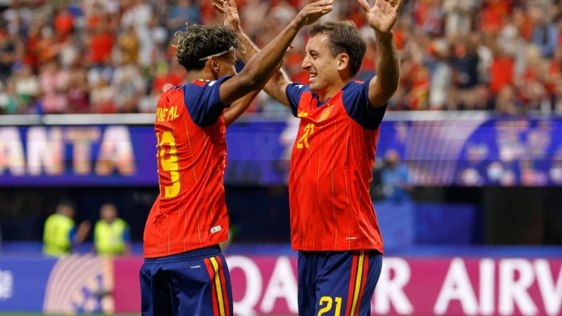 Spanyol menghancurkan Arab Saudi, La Roja melakukan comeback yang tepat waktu.