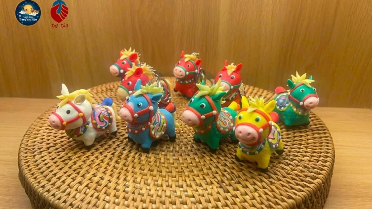 To He vietnamiens (figurines traditionnelles vietnamiennes en farine de riz) : sculptures patrimoniales, transmission de l’identité vietnamienne au monde.