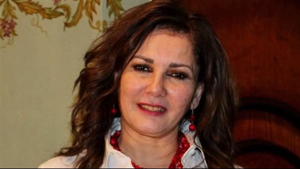 آثار الحكيم تثير الجدل بتصريحاتها عن الحجاب